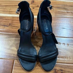 Black leather sandals from Kenneth Cole